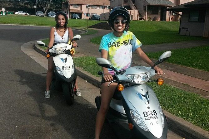 2 Passenger 200cc Scooter Rental - 21+ - Motorcycle License - The scooter itself: practical features that help on day rides