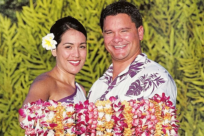Deluxe Orchid Lei Greeting (Maui, Kahului Airport, OGG) - What you actually get in about 5 minutes