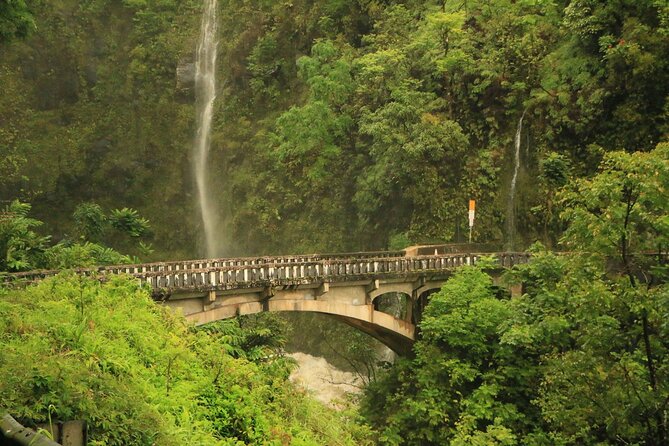 Famous Road to Hana Waterfalls, Black Sand Beach & Lunch - Photo stop adrenaline (and a word about footing)