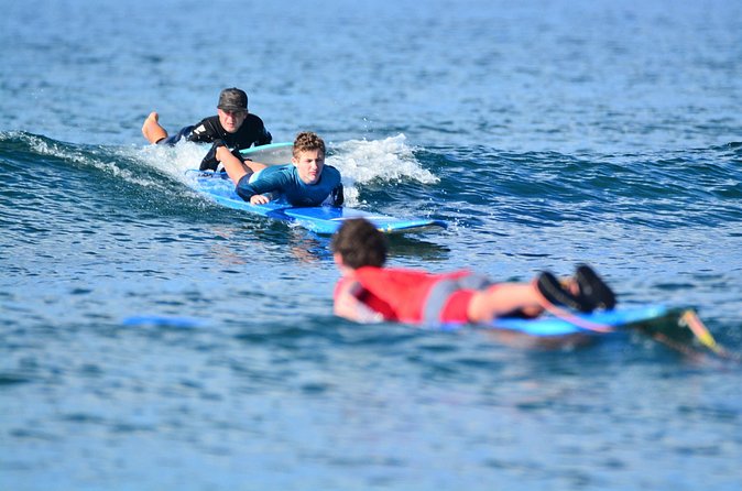 Group Surf Lessons in Lahaina, Maui - Surfboard Setup and Coaching You Can Follow