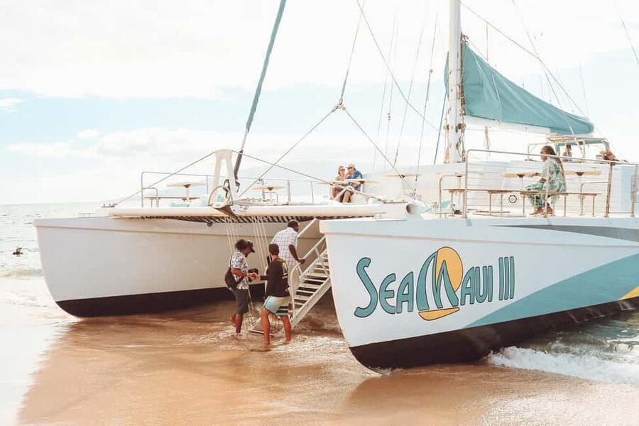 Ka'anapali Beach: Coral Reef Snorkel and Turtle Spotting - The catamaran boarding reality: comfortable, but barefoot and wet
