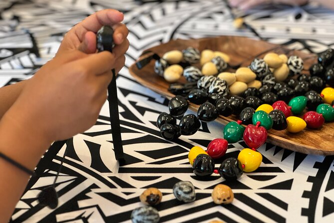 Make a Kukui Nut Bracelet on Maui - Three Galleries of Culture That Set the Stage