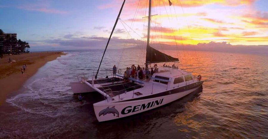 Maui: 2 Hour Sunset Dinner Sail with Open Bar and Appetizers - West Maui Mountains, Molokai, and Lanai: the views you’re really paying for