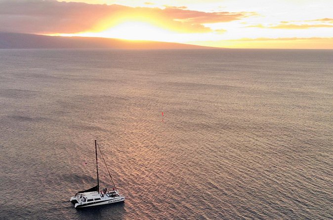 Maui: Coast of Ka'anapali Beach Sunset Dinner Sail - Drinks on Deck: The Open Bar Layout (and the 21+ Rule)