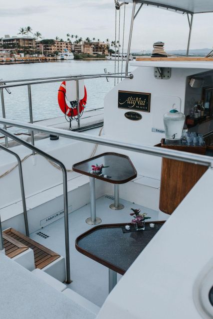 Maui: Deluxe Molokini Snorkel with Breakfast & Lunch - Island Lunch and the Spritz Bar After You Swim
