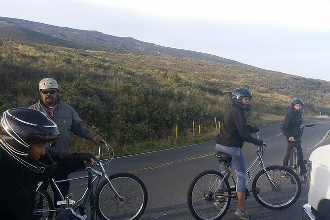 Maui Haleakala Sunrise Downhill Bike Tour with Mountain Riders Rated #1 - Stop 3: Makawao Town for Coffee, Snacks, and Browsing Time