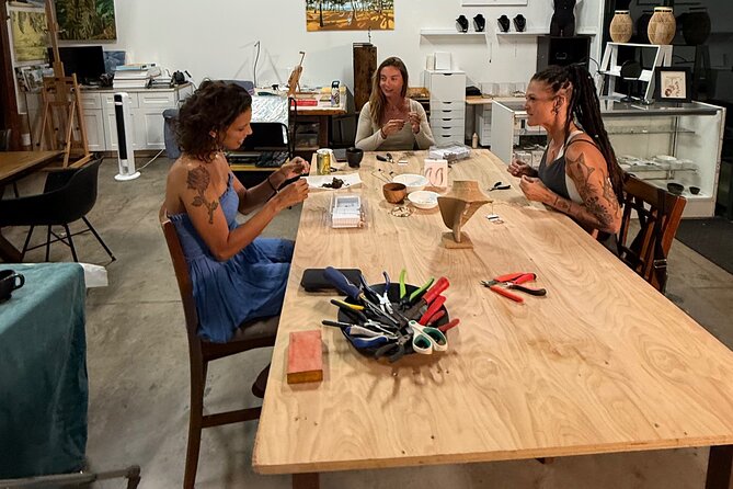 Maui Jewelry Making Class with Puka Shells and Pearls - How Mona Lisa Teaches: Tools, Findings, and Step-by-Step Success