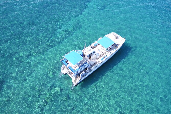 Maui Magic Adventure Snorkel: Molokini Crater and Turtle Stop - Boat size and crew vibe: small group energy, one comfort note
