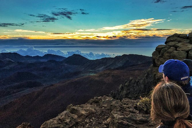 Maui: Majestic Haleakala Sunrise Tour with Pick-up - The ride up: stories, stars, and one bathroom reality