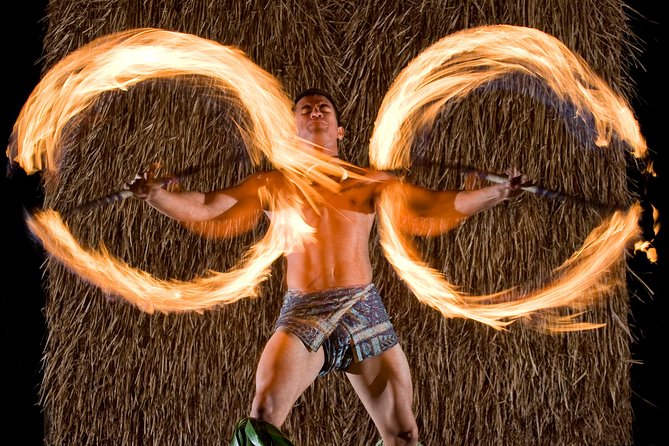Maui Nui Luau at the Sheraton Maui Resort & Spa - Sunset at Sheraton Maui’s Black Rock: the location makes the night