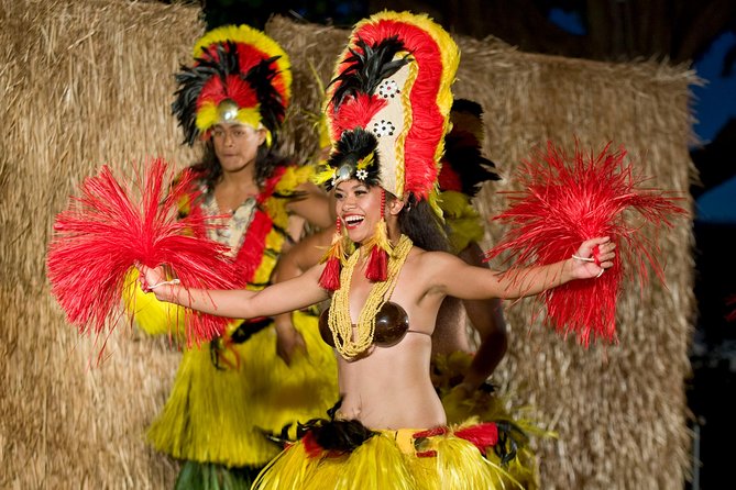 Maui Nui Luau at the Sheraton Maui Resort & Spa - The show: lei greeting, imu ceremony, and Polynesian dance tour