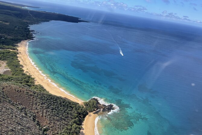 Maui -PRIVATE- Air Tour FUN: 3 Islands: (2-5 people): SEE it ALL! - Headsets, live pilot talk, and the chance to take the controls