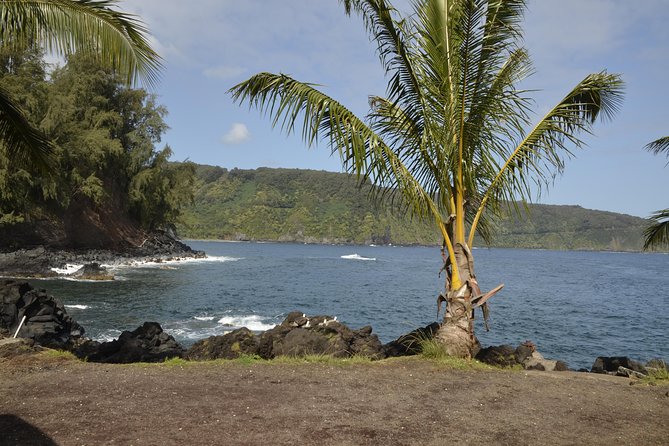 Maui Shore Excursions : Road to Hana With Pickup & Lunch - Ke‘anae Point: banana bread at Auntie Sandy’s and a Wailua Valley overlook