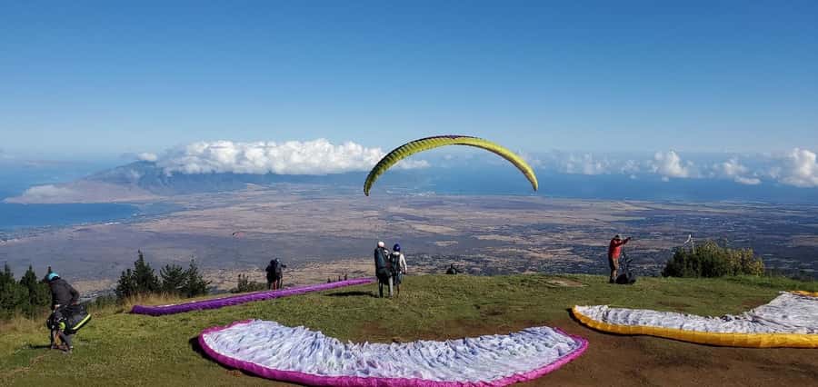 Maui: Top Gun Paragliding Tandem Flight - Flight choice: glide for the views or go high-G for adrenaline