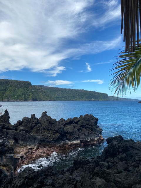 Maui: Van Day Trip to Hana with Local Guide and Lunch - Lava tubes and coastlines: why this route feels different from other tours