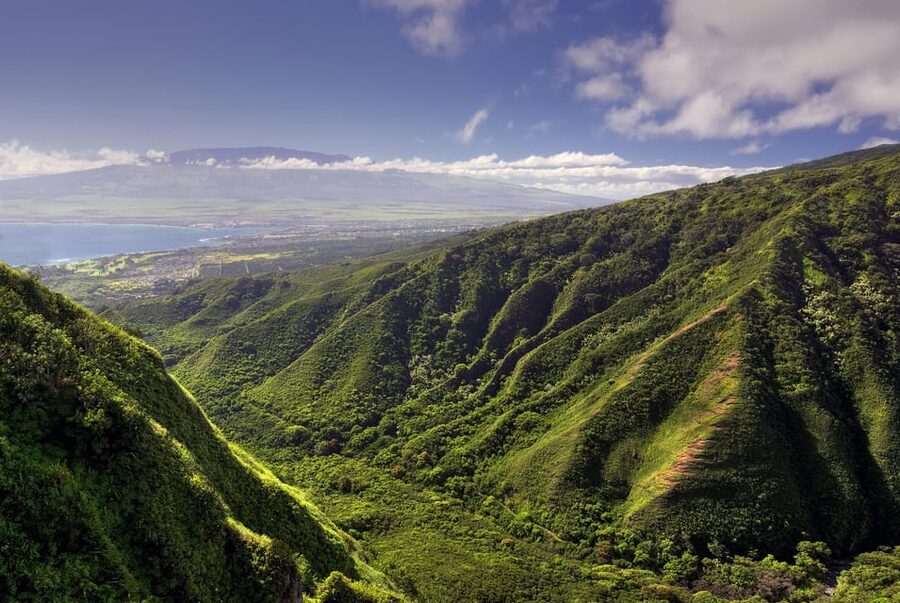 Maui: Waterfalls of West Maui and Molokai Helicopter Tour - Kahakuloa Bay and the Puu Kukui High Point: Remote Coast, Big Elevation