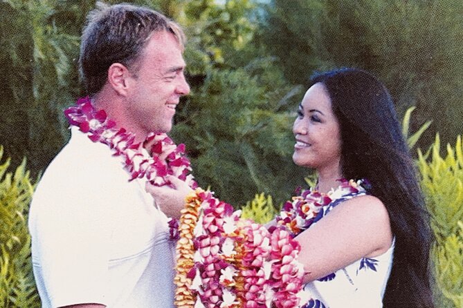 Orchid Airport Lei Greeting (Maui, Kahului Airport, OGG) - Who This Is For: First-Time Maui Visits, Honeymoons, and Name-Ready Groups
