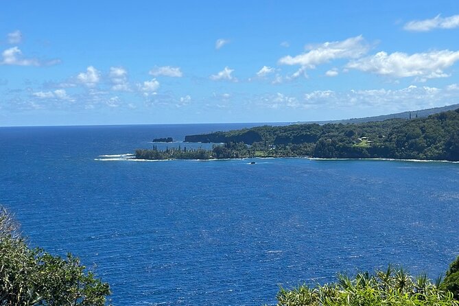 Private Road to Hana Maui Open-Air Jeep Tour - Kaumahina State Wayside Park: coastline views with a calm pause