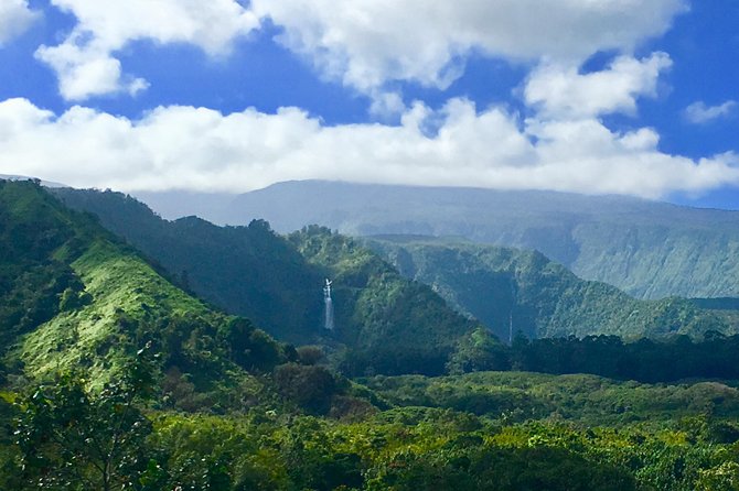 PRIVATE Road to Hana Tour - Ho‘okipa Beach Park: sea turtles, surfers, and wind fun