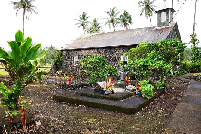 Road to Hana in Mercedes Van: Waterfalls and Black Sand Beach - Wailua Valley and Pua‘a Ka‘a: small parks with deep place meaning