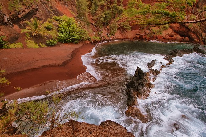 Shaka Guide Maui "Classic" Road to Hana Audio Driving Tour - Wai’anapanapa, Red Sand Beach, Lava Tubes, Ohe’o Gulch, and Pipiwai: The Big Payoff Zone