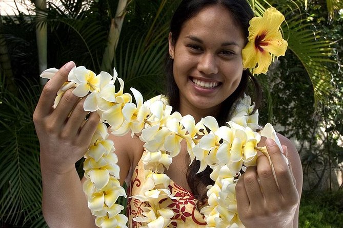 Traditional Airport Lei Greeting on Kahului Maui - What This 15-Minute Lei Greeting Really Does for Your First Hour on Maui