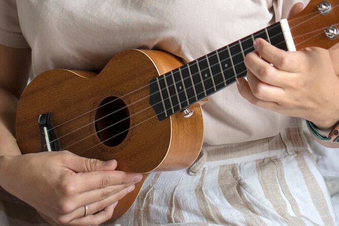 Ukulele Lesson on Maui (Basics) - The 1-Hour Itinerary: Tune Up, Learn Chords, Then Play a Couple Songs