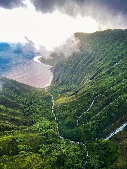 West Maui and Molokai Special 45-Minute Helicopter Tour - The A-Star helicopter: seating, windows, and photo reality